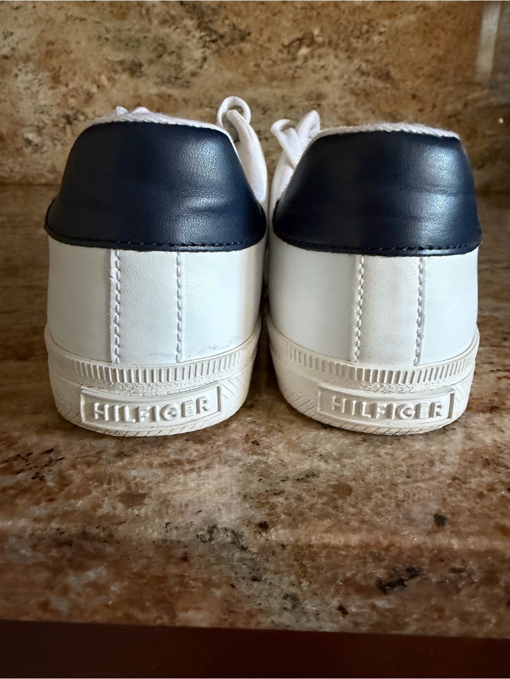 Tommy Hilfiger White & Navy Low-Top Sneakers